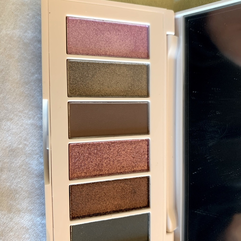 Makeup bundle - Picture 2 of 2